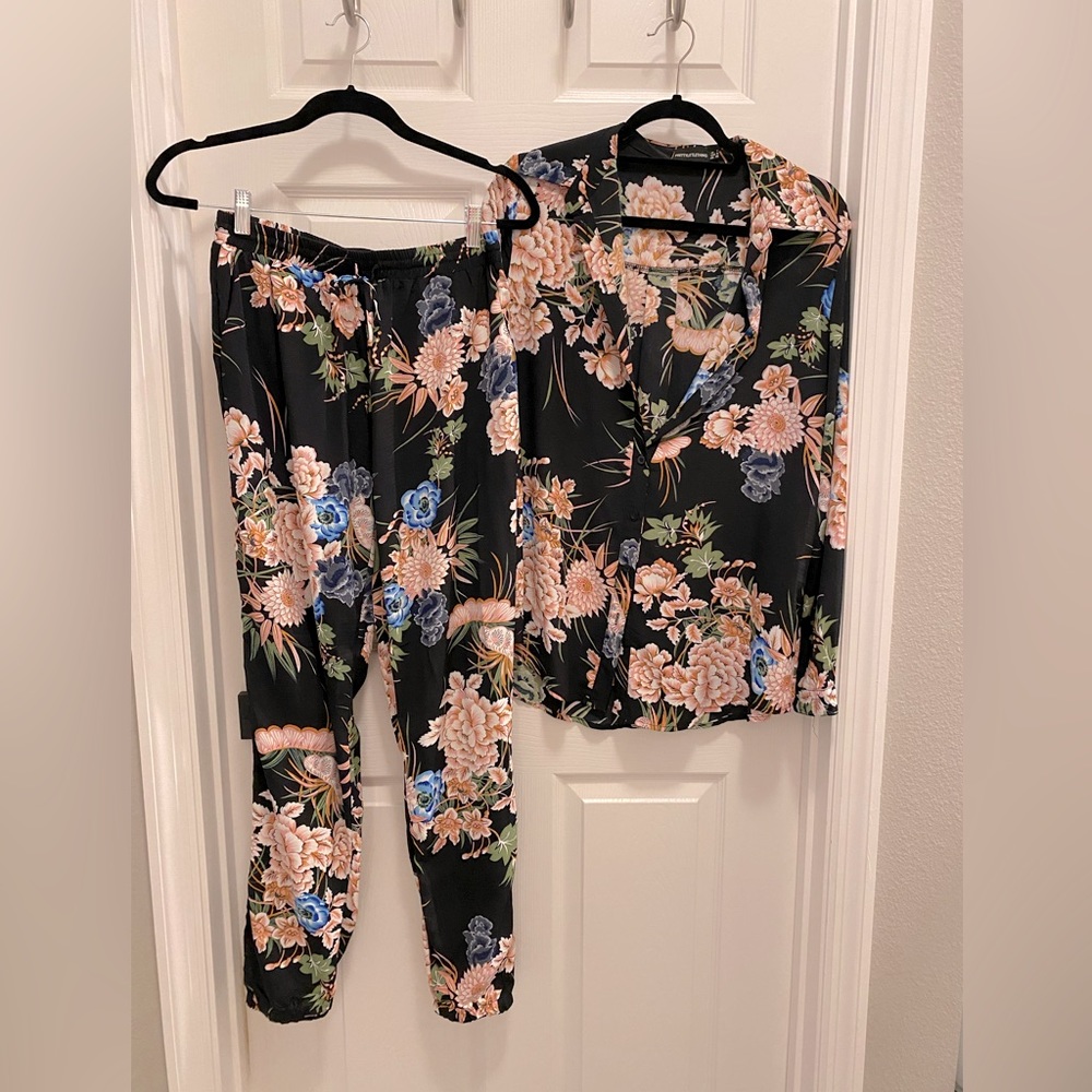 2 piece set, collared shirt with jogger pants. Elastic waist with tie.